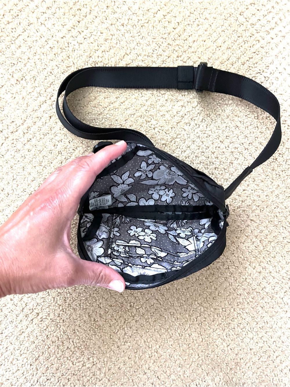 NWT Vera Bradley Mini Belt Bag in Black Noir - Picture 8 of 12